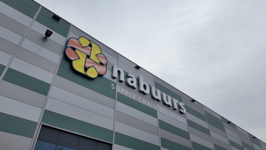 Autonomous scrubber cuts warehouse cleaning labour at Nabuurs