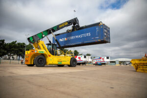 Hydrogen ReachStacker begins live trial at Port of Tilbury