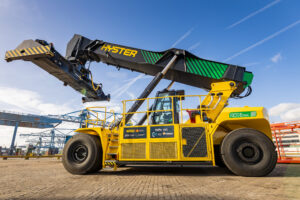 Hydrogen reachstacker enters Rotterdam terminal trial